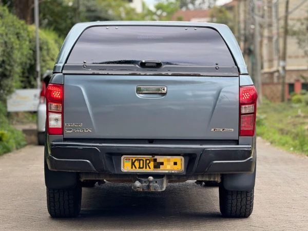 2017 Isuzu D-Max Doube Cabin Canopy
