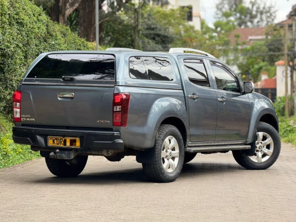 2017 Isuzu D-Max Doube Cabin Canopy