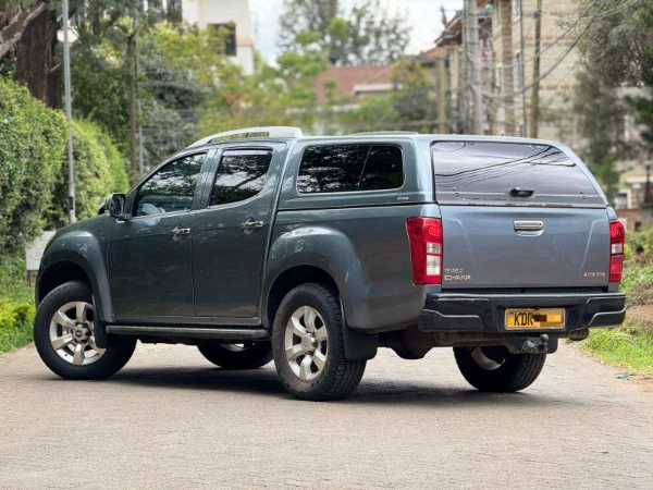 2017 Isuzu D-Max Doube Cabin Canopy