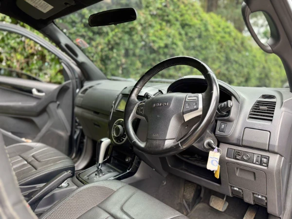 2017 Isuzu D-Max Doube Cabin Canopy