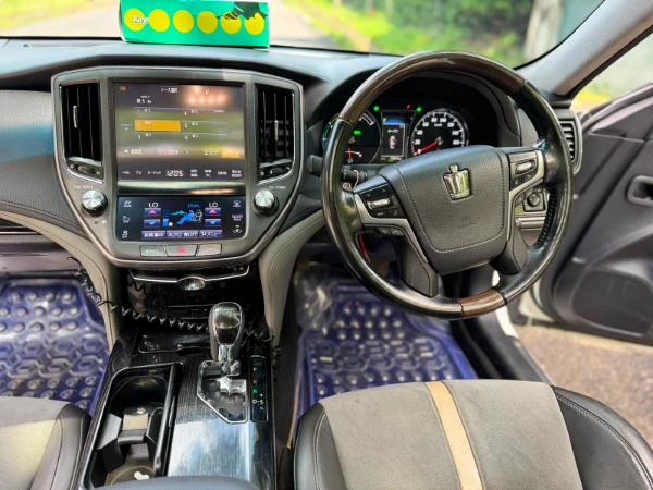 2017 Toyota Crown Athlete