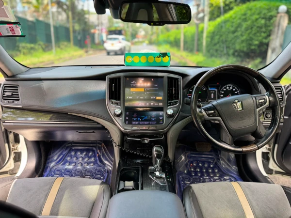 2017 Toyota Crown Athlete