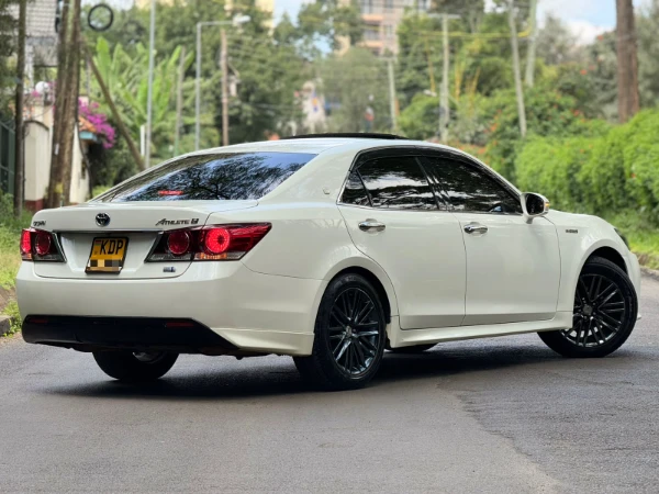 2017 Toyota Crown Athlete