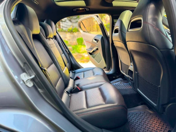 2018 Mercedes Benz GLA 180 Sunroof