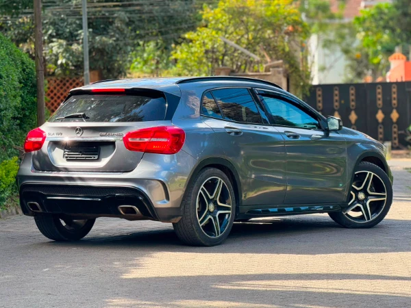 2018 Mercedes Benz GLA 180 Sunroof