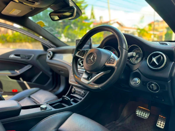 2018 Mercedes Benz GLA 180 Sunroof