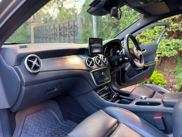 2018 Mercedes Benz GLA 180 Sunroof