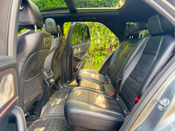 2020 Mercedes Benz GLE300d Fully Loaded Sunroof