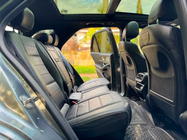 2020 Mercedes Benz GLE300d Fully Loaded Sunroof