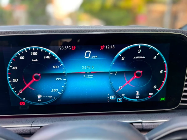 2020 Mercedes Benz GLE300d Fully Loaded Sunroof