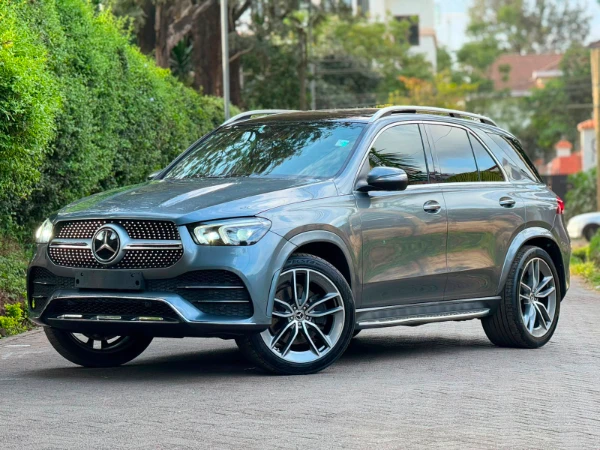 2020 Mercedes Benz GLE300d Fully Loaded Sunroof