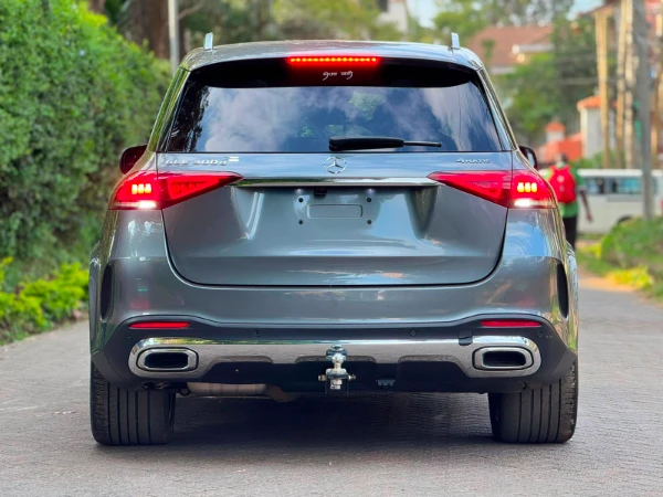 2020 Mercedes Benz GLE300d Fully Loaded Sunroof