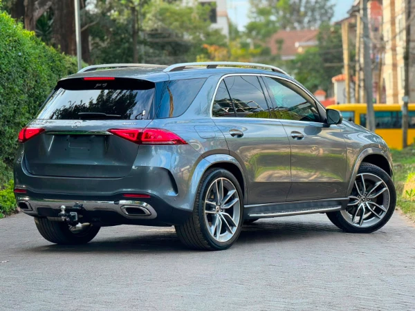2020 Mercedes Benz GLE300d Fully Loaded Sunroof