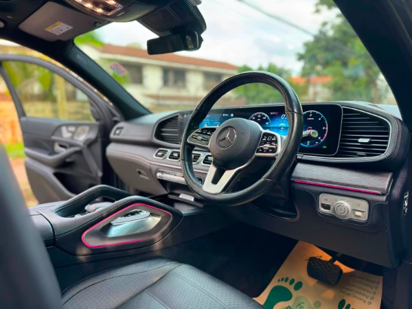 2020 Mercedes Benz GLE300d Fully Loaded Sunroof