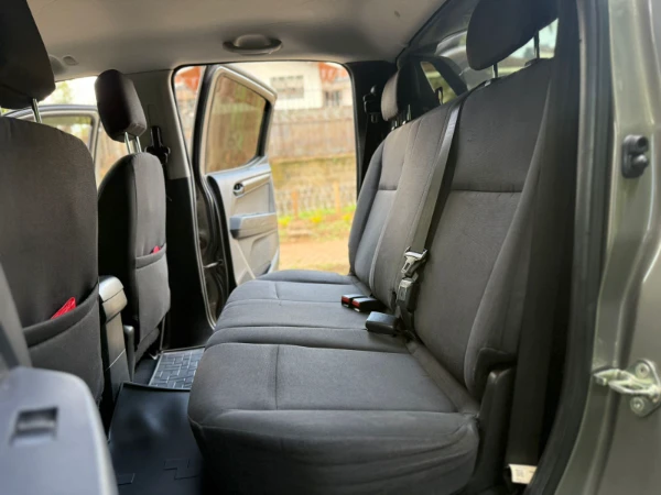 2023 Isuzu D-Maz Local
