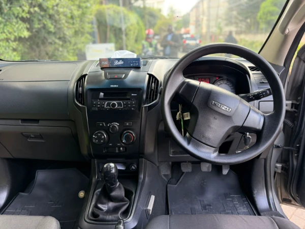 2023 Isuzu D-Maz Local