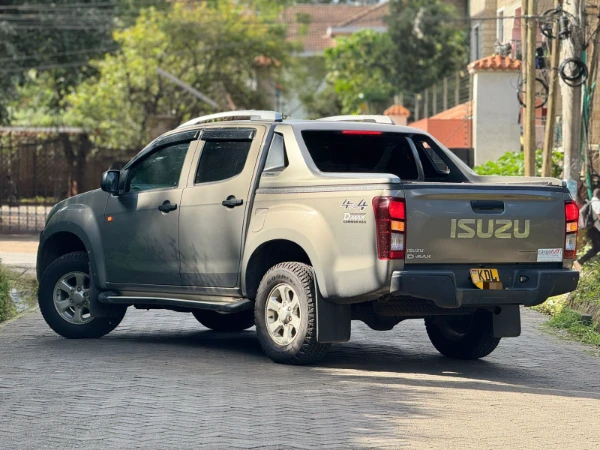 2023 Isuzu D-Maz Local