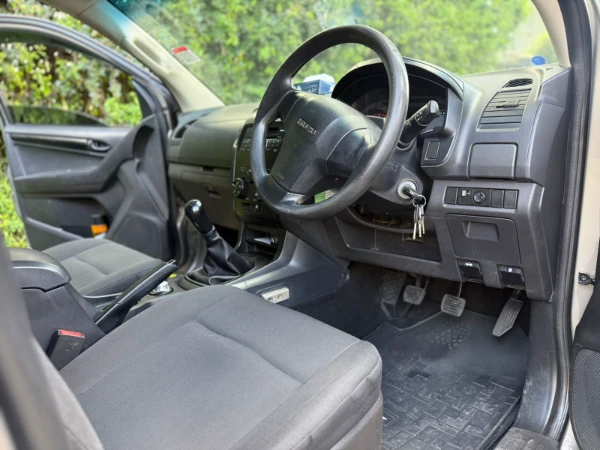 2023 Isuzu D-Maz Local
