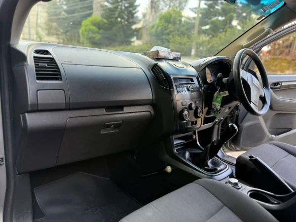 2023 Isuzu D-Maz Local