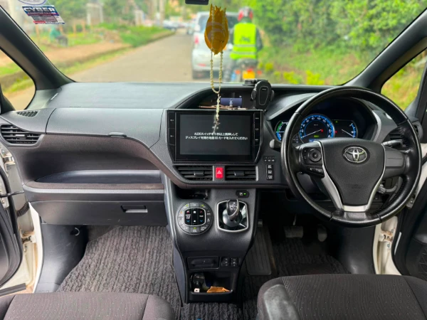 2016 Toyota Noah Hybrid