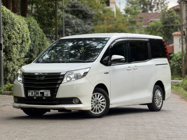 2016 Toyota Noah Hybrid