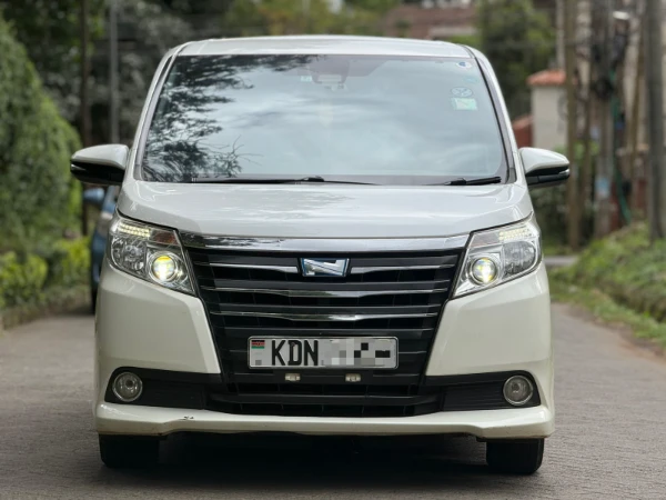 2016 Toyota Noah Hybrid