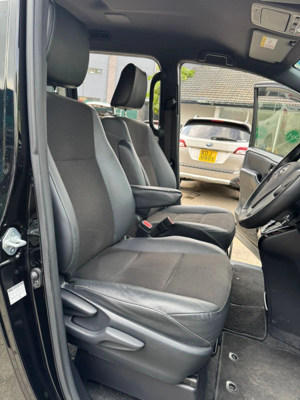 2019 Toyota Noah WXB