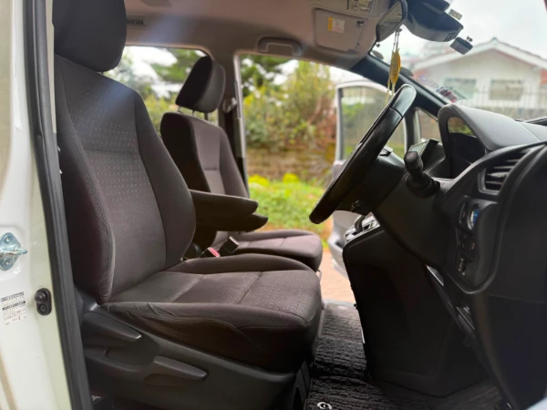 2016 Toyota Noah Hybrid