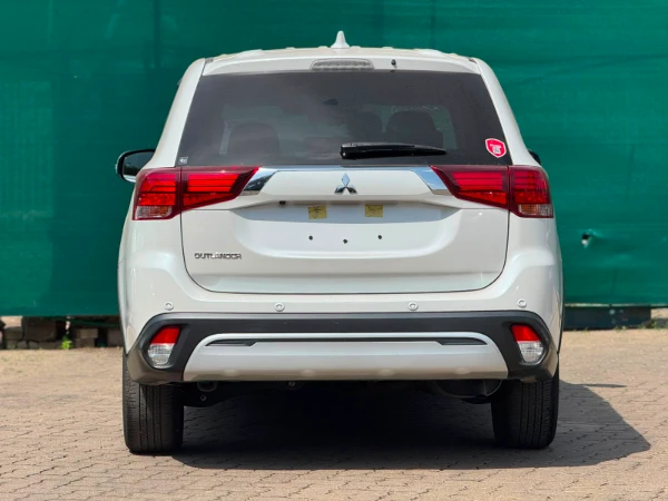 2020 Mitsubishi Outlander Low Mileage