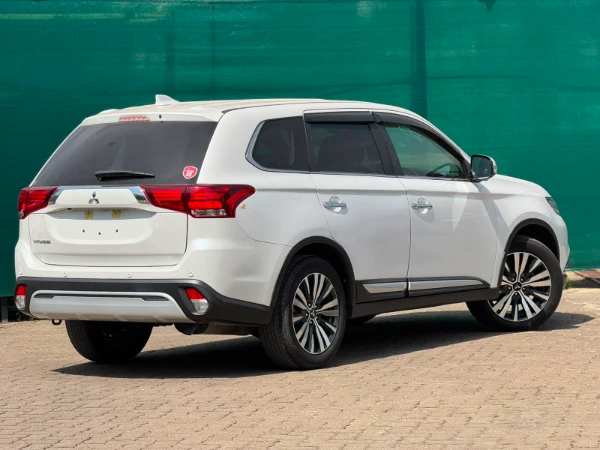 2020 Mitsubishi Outlander Low Mileage