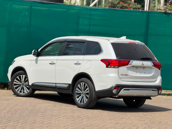 2020 Mitsubishi Outlander Low Mileage
