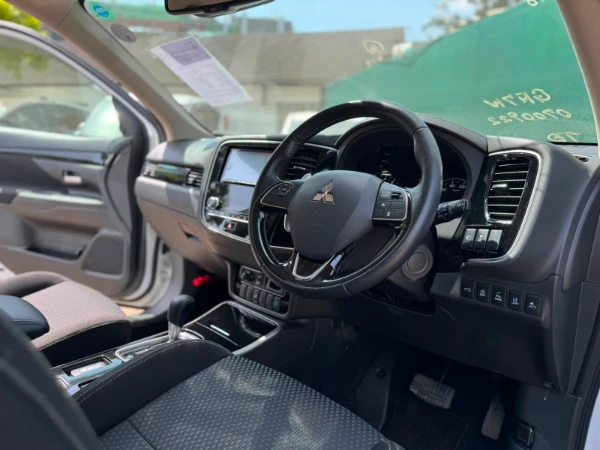 2020 Mitsubishi Outlander Low Mileage