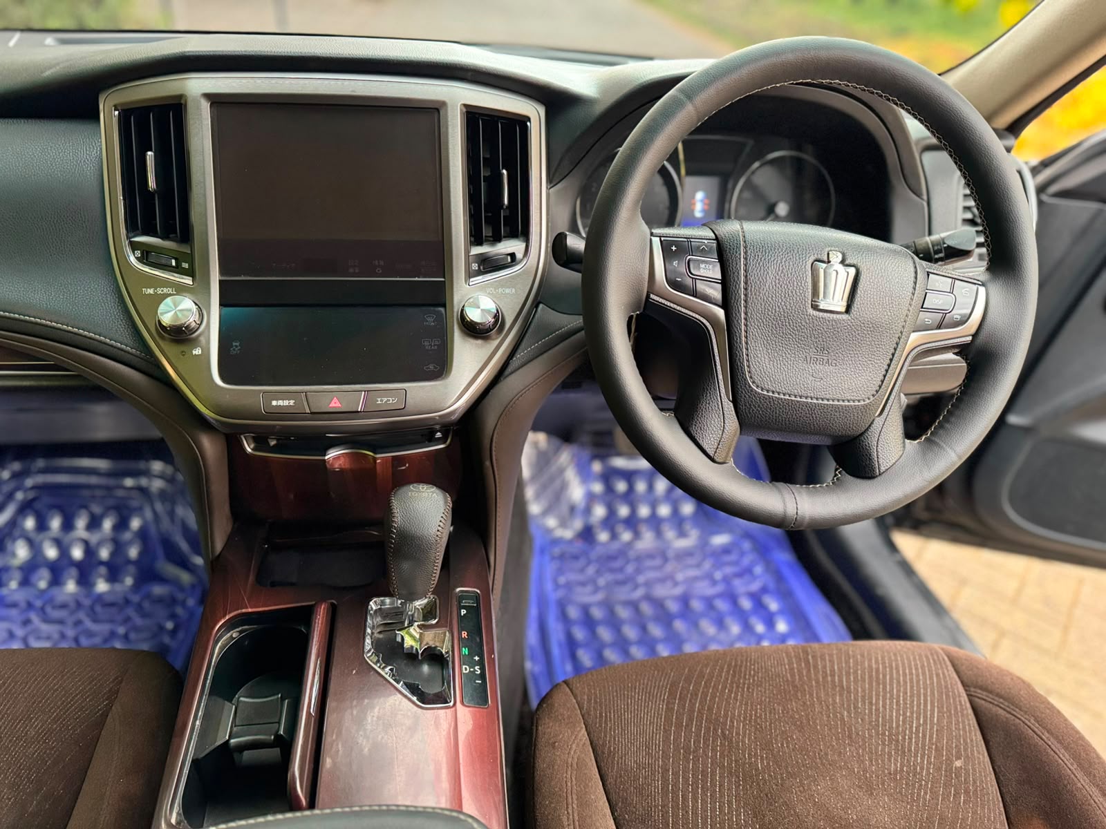 2013 Toyota Crown Royal Saloon