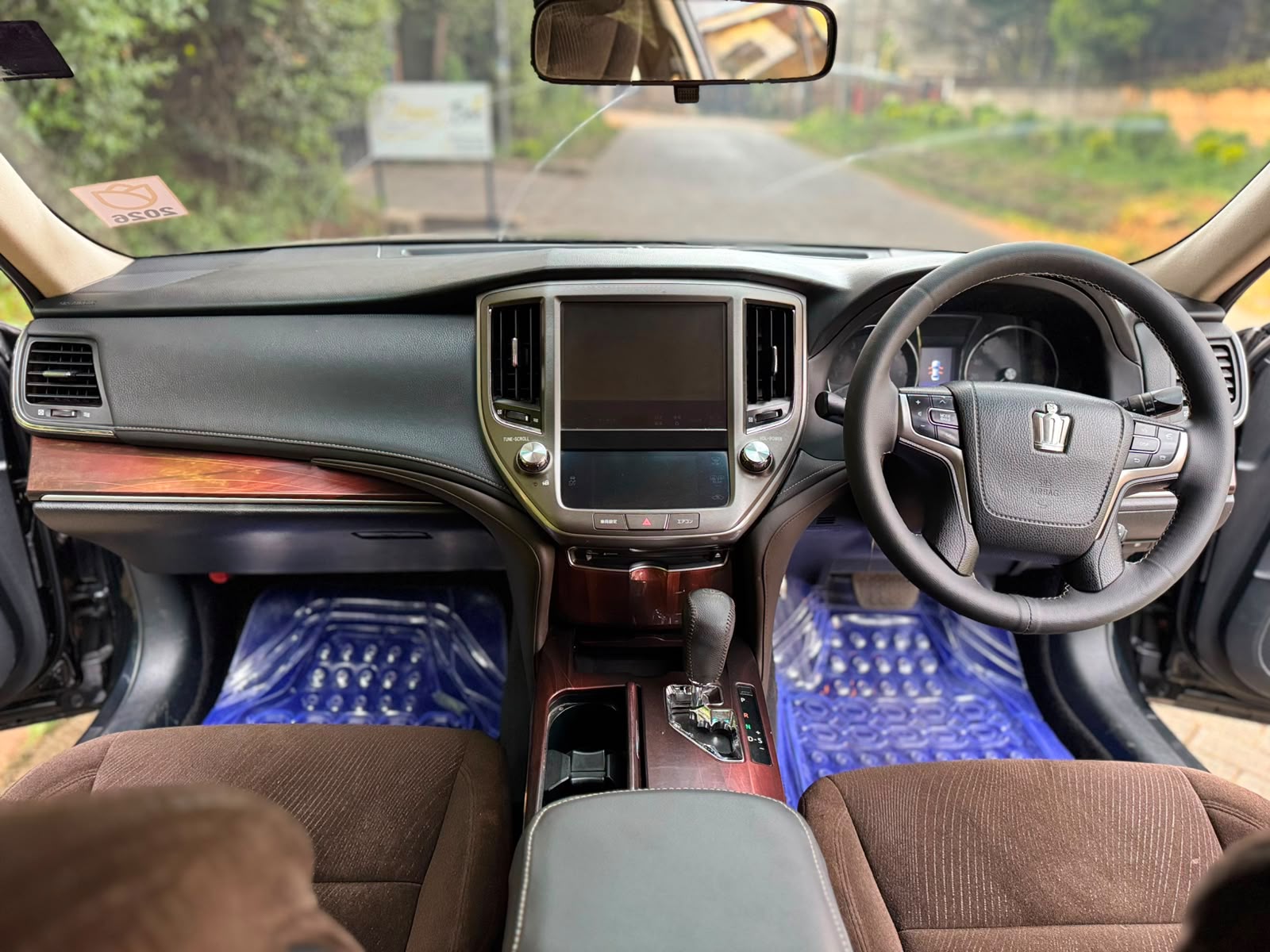 2013 Toyota Crown Royal Saloon