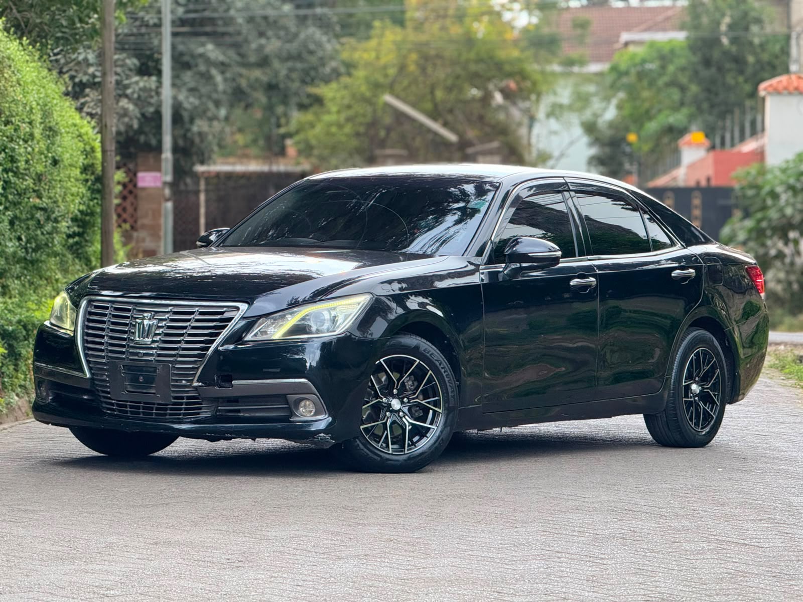 2013 Toyota Crown Royal Saloon