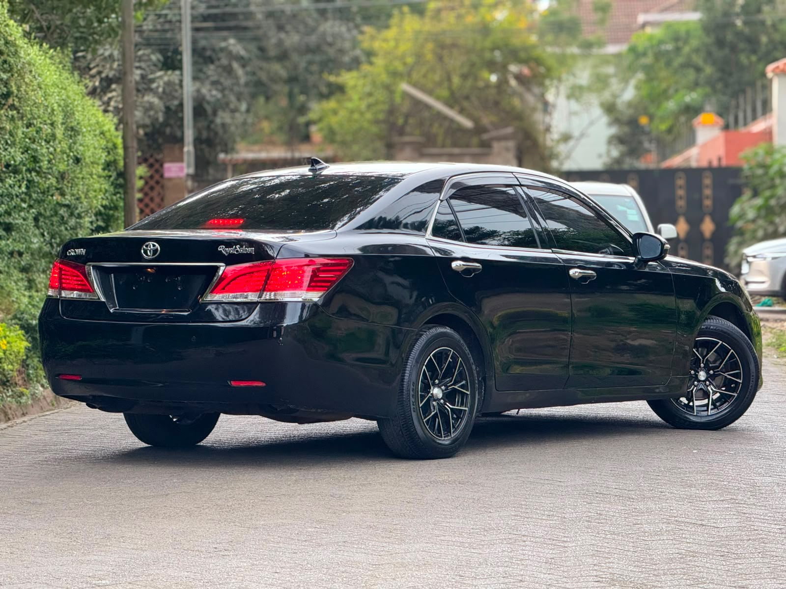 2013 Toyota Crown Royal Saloon