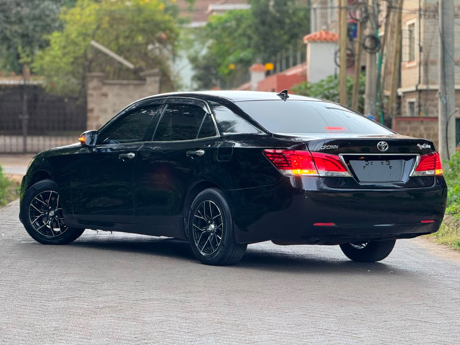 2013 Toyota Crown Royal Saloon