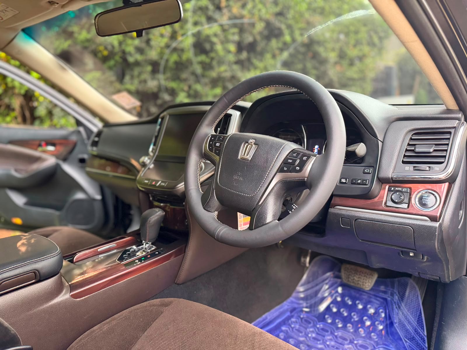 2013 Toyota Crown Royal Saloon