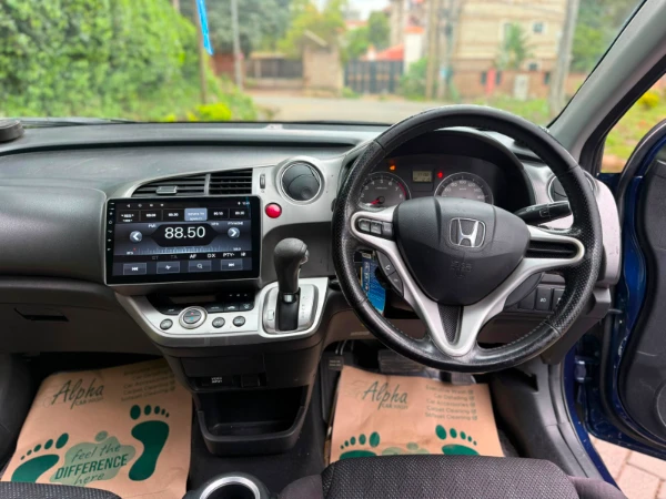 2013 Honda Stream 7 Seater