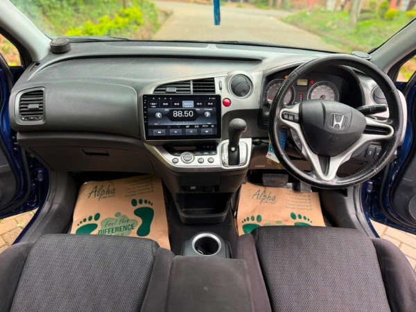 2013 Honda Stream 7 Seater