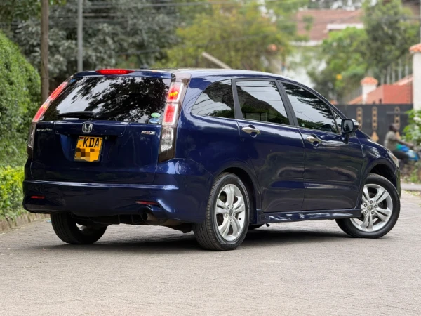 2013 Honda Stream 7 Seater