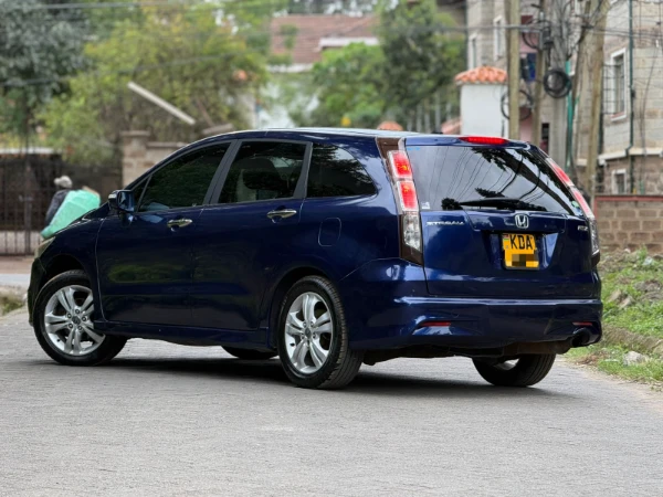 2013 Honda Stream 7 Seater