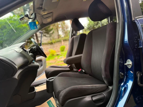2013 Honda Stream 7 Seater
