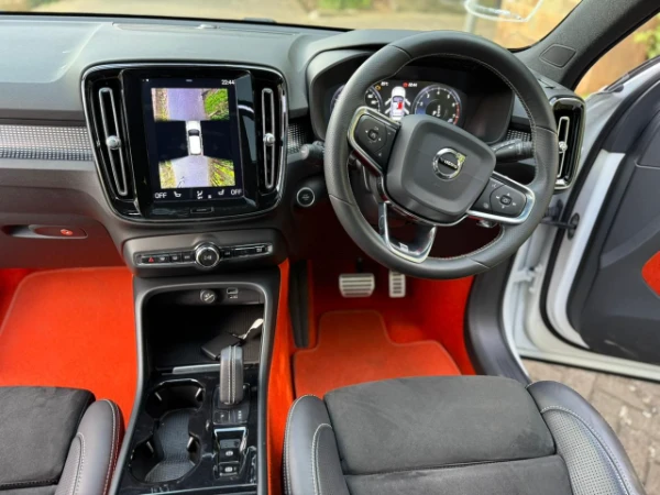 2019 Volvo XC40 AWD R-Design Sunroof