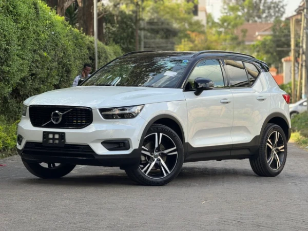 2019 Volvo XC40 AWD R-Design Sunroof