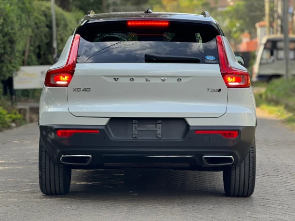 2019 Volvo XC40 AWD R-Design Sunroof
