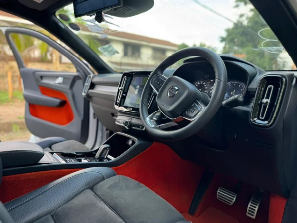 2019 Volvo XC40 AWD R-Design Sunroof