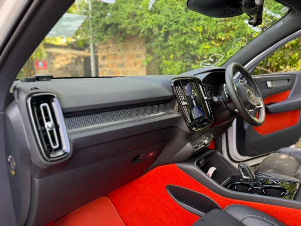 2019 Volvo XC40 AWD R-Design Sunroof