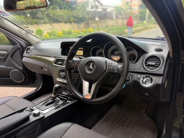 2012 Mercedes Benz C200