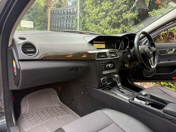 2012 Mercedes Benz C200